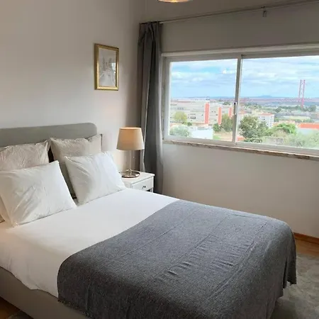 Family Riverview In Ajuda Лиссабон